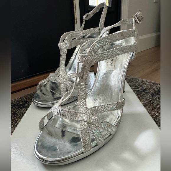 Caparros Silver Heels - Picture 3 of 6